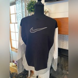 Women’s Nike size large crewneck sweatshirt